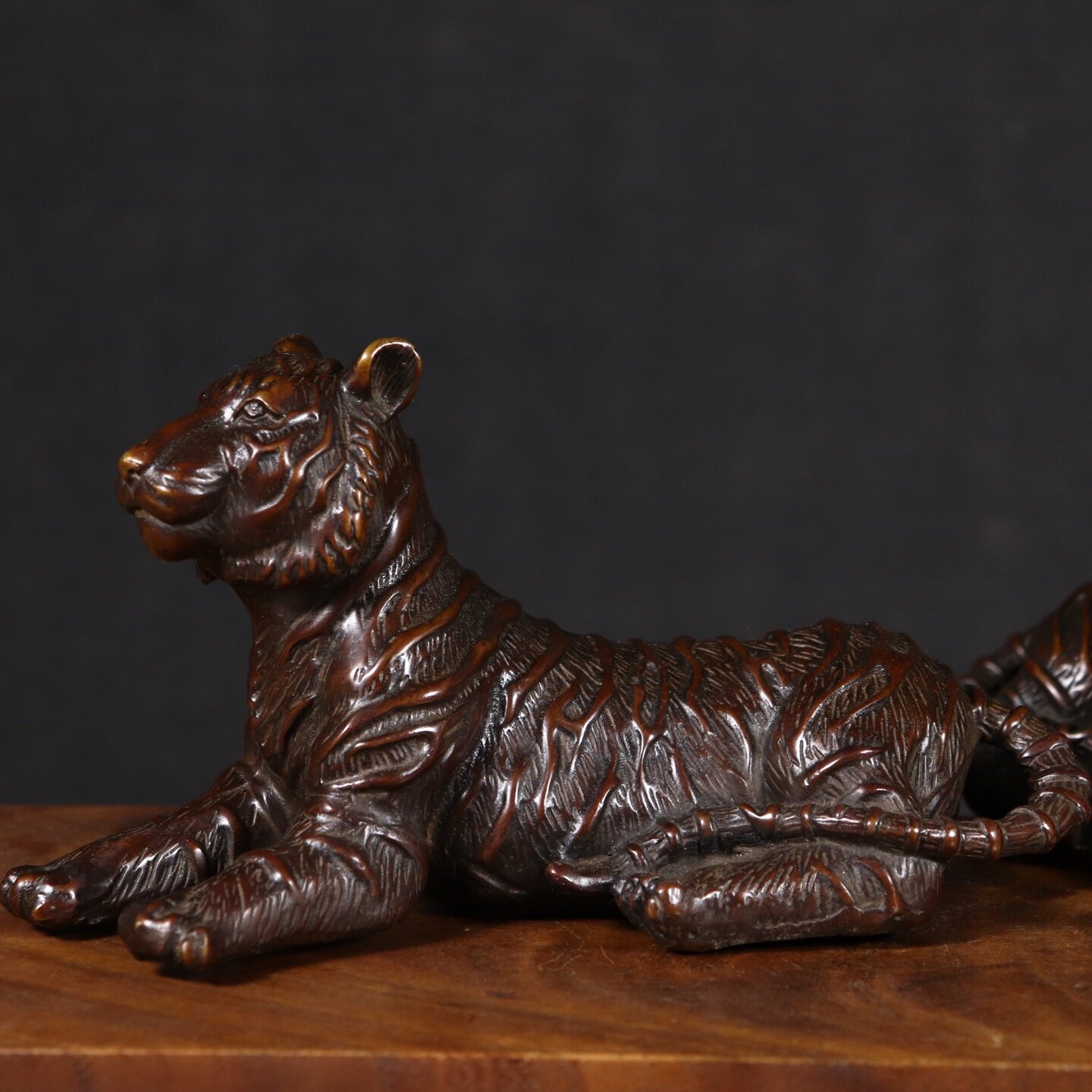 Estátua de Tigre de Cobre Vint - Vintage Collectibles Store avaliação e preço